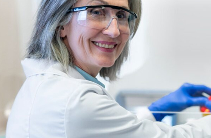 Shanghai Dengsheng Instrument versterkt de integratie van de industrie, de academische wereld en het onderzoek en heeft samen met veel topinstellingen een nieuwe R&D-basis opgebouwd.